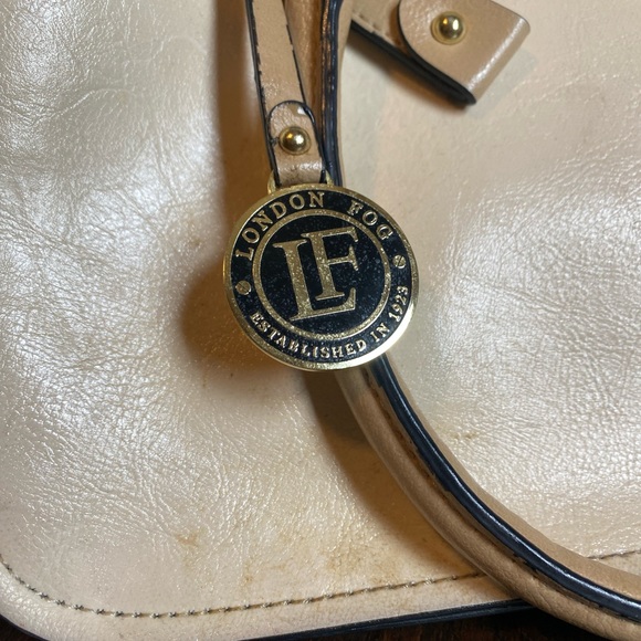London Fog Cream Leather Purse - Picture 4 of 9